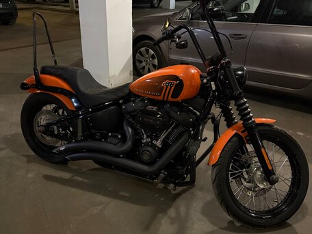 2021 Harley-Davidson Street Bob, оранжевый, 1740000 рублей, вид 5