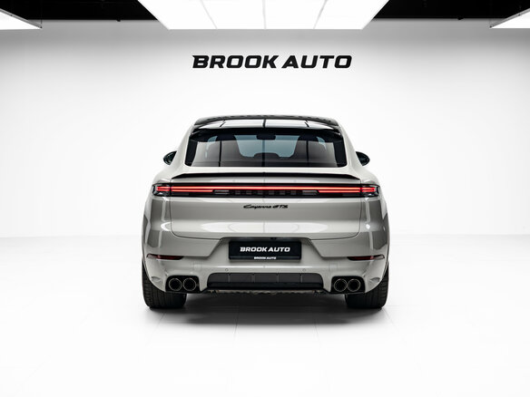 2025 Porsche Cayenne GTS Coupé III Рестайлинг, серый, 20290000 рублей - вид 4