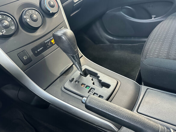2011 Toyota Corolla X (E140, E150) Рестайлинг, серебристый, 990000 рублей - вид 16