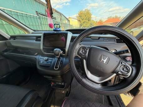2018 Honda Freed II, зелёный, 1600000 рублей, вид 3