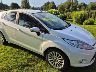 2011 Ford Fiesta Mk6, белый, 825000 рублей, вид 4