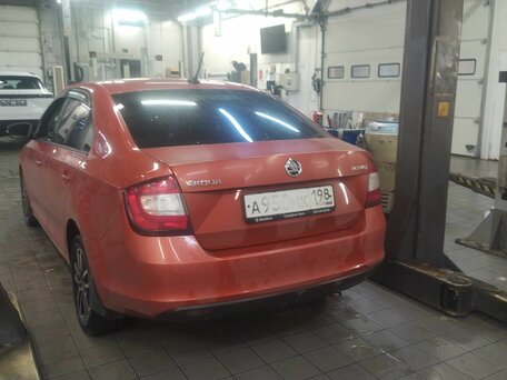 2018 Skoda Rapid I Рестайлинг, оранжевый, 950000 рублей, вид 4
