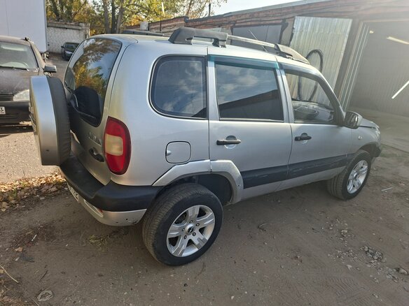 2004 Chevrolet Niva I, серебристый - вид 2