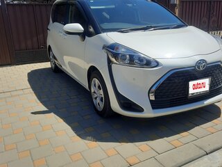 2019 Toyota Sienta II Рестайлинг, белый, 1525000 рублей, вид 3
