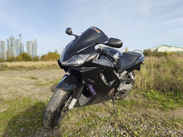 2001 Honda CBR 600F, чёрный, 400000 рублей - вид 2