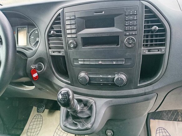 2015 Mercedes-Benz Vito, жёлтый, 1830000 рублей - вид 14