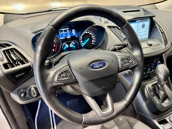 2017 Ford Kuga II Рестайлинг, белый, 1630000 рублей - вид 17