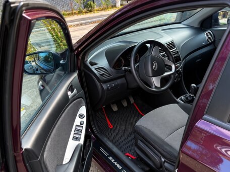 2011 Hyundai Solaris I, фиолетовый, 690000 рублей, вид 4