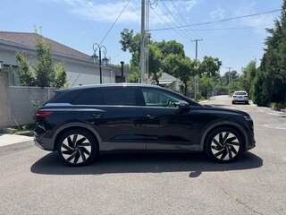 2023 Audi Q5 e-tron 50, чёрный, 4945000 рублей, вид 4