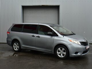2010 Toyota Sienna III, серебристый, 1799000 рублей, вид 3