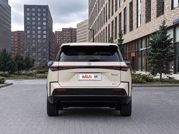 2026 Toyota bZ3X 58.3 kWh, бежевый, 2729512 рублей - вид 4