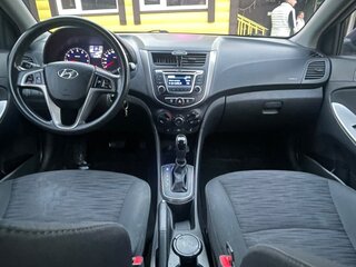 2014 Hyundai Solaris I Рестайлинг, серебристый, 850000 рублей, вид 4