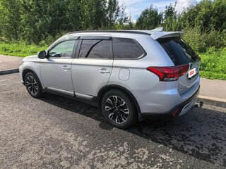 2022 Mitsubishi Outlander III Рестайлинг 3, серый, 2400000 рублей, вид 3