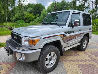 2021 Toyota Land Cruiser 71 70 Series Рестайлинг 1, серый, 6750000 рублей, вид 1