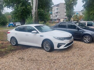 2019 Kia Optima IV Рестайлинг, белый, 1499900 рублей, вид 1