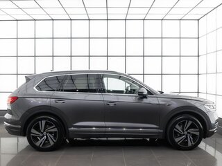2021 Volkswagen Touareg III, серый, 5799000 рублей, вид 5