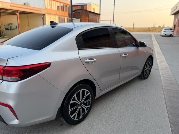 2017 Kia Rio IV, серебристый, 1150000 рублей - вид 2