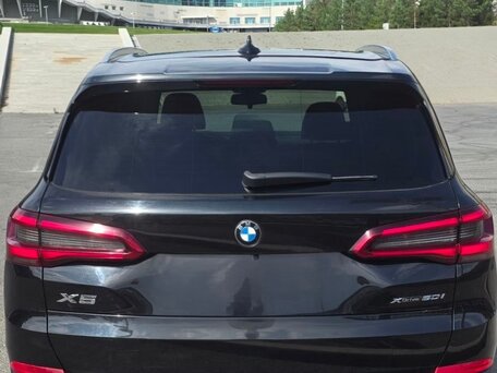 2019 BMW X5 50i IV (G05/G18), чёрный, 7200000 рублей, вид 5