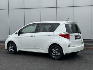 2011 Toyota Ractis II, белый, 930000 рублей, вид 2