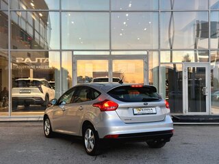 2017 Ford Focus III Рестайлинг, серебристый, 970000 рублей, вид 4