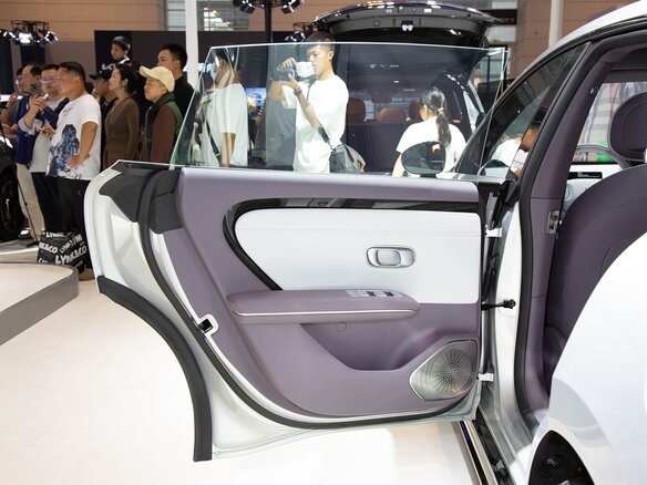 2026 Changan Qiyuan A06 28.39 kWh, серебристый, 2620000 рублей - вид 25
