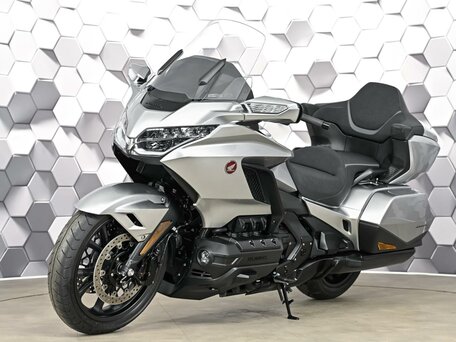 2025 Honda GL 1800 Gold Wing, серебристый, 3649000 рублей, вид 2