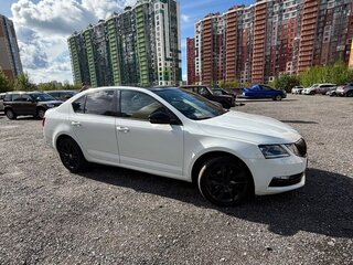 2018 Skoda Octavia III (A7) Рестайлинг, белый, 1270000 рублей, вид 2