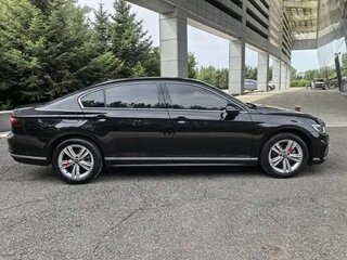 2023 Volkswagen Magotan B8 Рестайлинг, чёрный, 1845003 рублей, вид 4