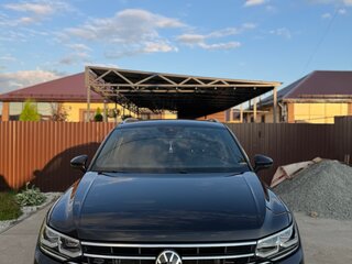 2021 Volkswagen Tiguan II Рестайлинг, чёрный, 3790000 рублей, вид 3