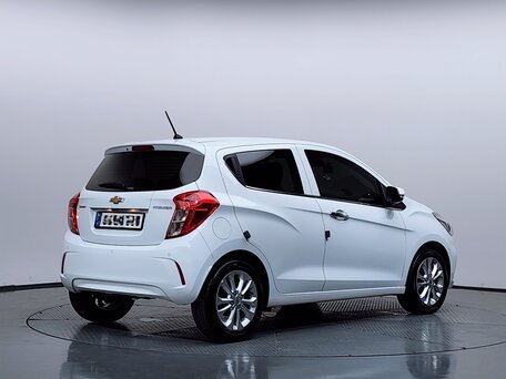 2022 Chevrolet Spark IV Рестайлинг, белый, 1347007 рублей, вид 3