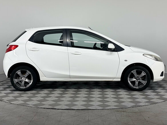 2008 Mazda 2 II (DE), белый, 630000 рублей - вид 3