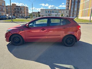 2015 Kia Rio III Рестайлинг, красный, 850000 рублей, вид 2