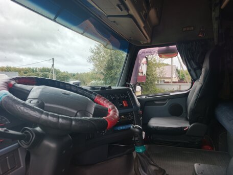 2008 Volvo FH, пурпурный, 2300000 рублей, вид 5