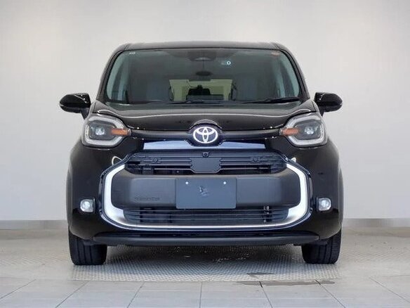 2023 Toyota Sienta III, чёрный, 1350000 рублей - вид 1