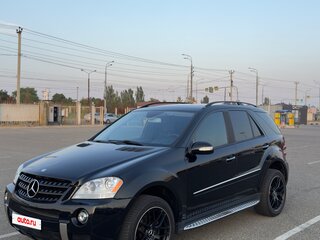 2005 Mercedes-Benz M-Класс 500 II (W164), чёрный, 1800000 рублей, вид 2