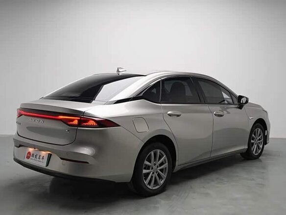 2024 Aion S 580, бежевый, 1650000 рублей - вид 2