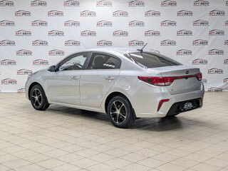 2018 Kia Rio IV, серебристый, 1349000 рублей, вид 4