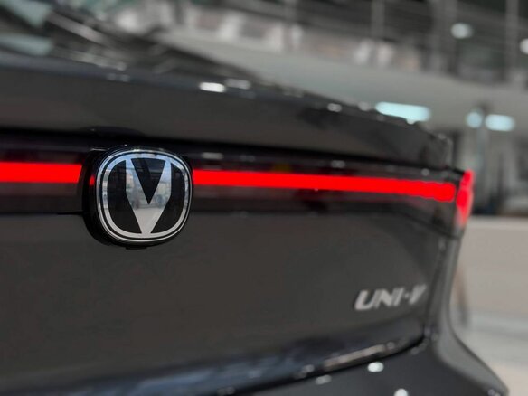 2023 Changan UNI-V I, серый, 2239900 рублей - вид 12