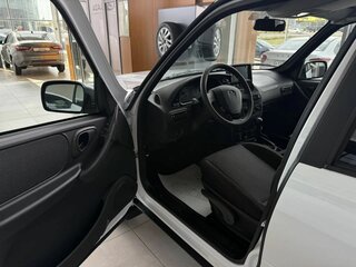 2026 Lada (ВАЗ) Niva Travel I Рестайлинг, белый, 1789000 рублей, вид 3