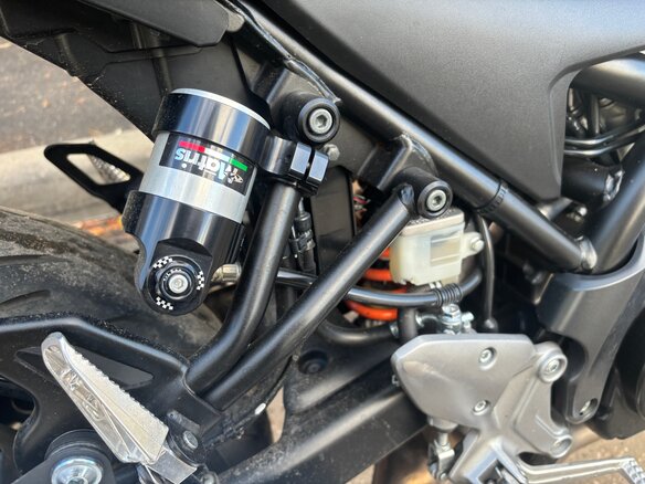 2017 Suzuki SV 650, чёрный, 650000 рублей - вид 4