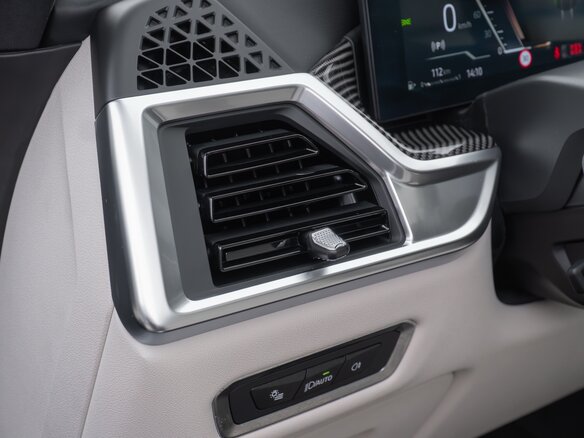 2025 BMW X7 40d I (G07) Рестайлинг, серый - вид 17