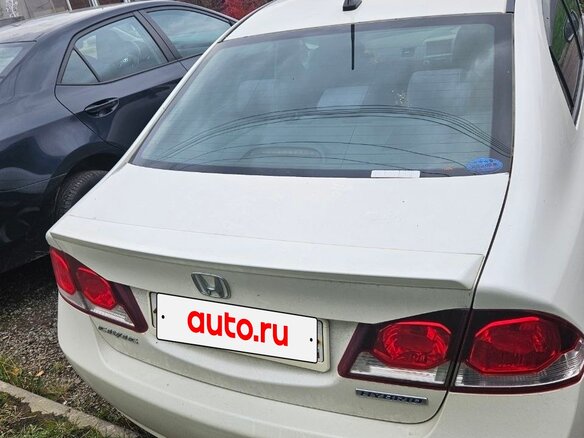 2010 Honda Civic Hybrid VIII Рестайлинг, белый, 700000 рублей - вид 2