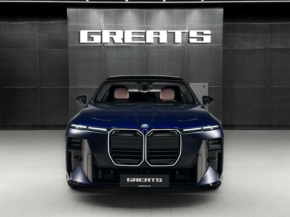 2026 BMW 7 серии 740 xDrive VII (G70) Рестайлинг, синий, 26500000 рублей - вид 2