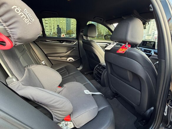 2018 BMW 5 серии 520i VII (G30/G31/G38), чёрный, 3000000 рублей - вид 25
