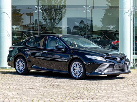 2020 Toyota Camry VIII (XV70), чёрный, 2085000 рублей, вид 3