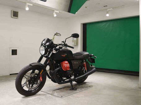 2018 Moto Guzzi V 7 III, чёрный, 645000 рублей, вид 4