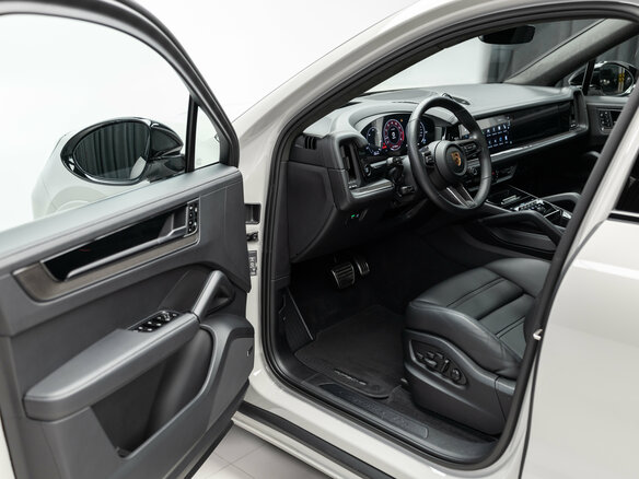 2025 Porsche Cayenne GTS Coupé III Рестайлинг, серый, 20290000 рублей - вид 6