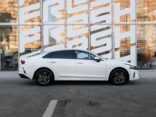 2021 Kia K5 III, белый, 2205000 рублей, вид 5