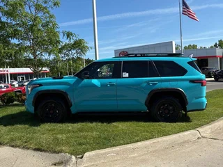 2026 Toyota Sequoia III, голубой, 15990000 рублей, вид 3