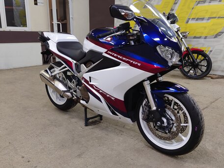 2019 Honda VFR 800, белый, 735000 рублей, вид 1